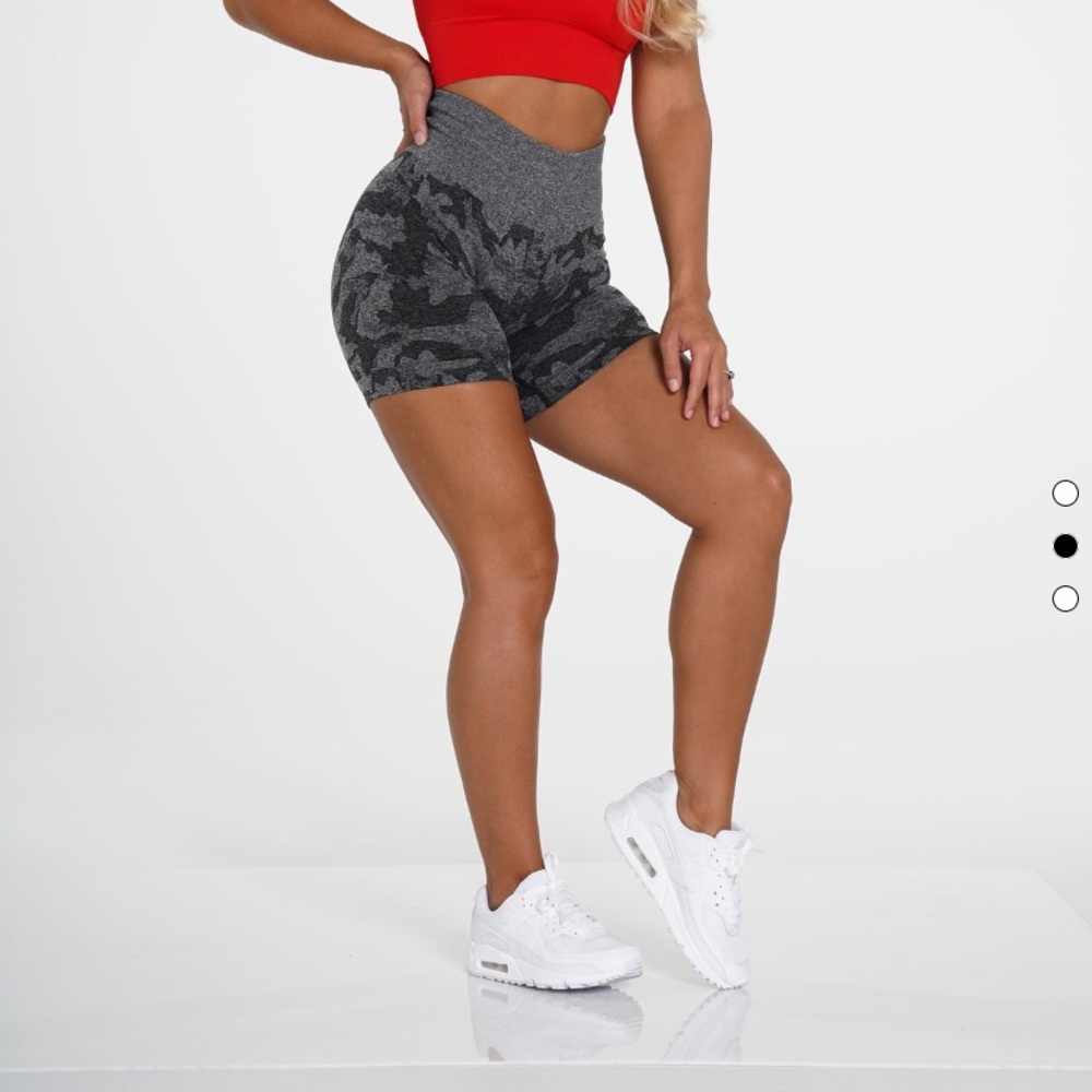 NVGTN BLACK CAMO SEAMLESS SHORTS